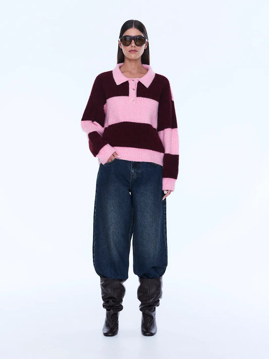 Mikaeka Knit Sweater - Ena Pelly 
Soft Texture. Confident Mood.
The Mikaela Knit Sweater is crafted from a soft alpaca and wool blend with a relaxed silhouette and dropped shoulders for effortless layering. Designed with contrast pink and cherry stripes, a polo-style collar and button placket that balance playful texture with elevated ease.

Relaxed fit
Collar
placket
Drop shoulder
Contrast stripe knit
Dual sizing
Model is 176cm and wears size XXS/XS