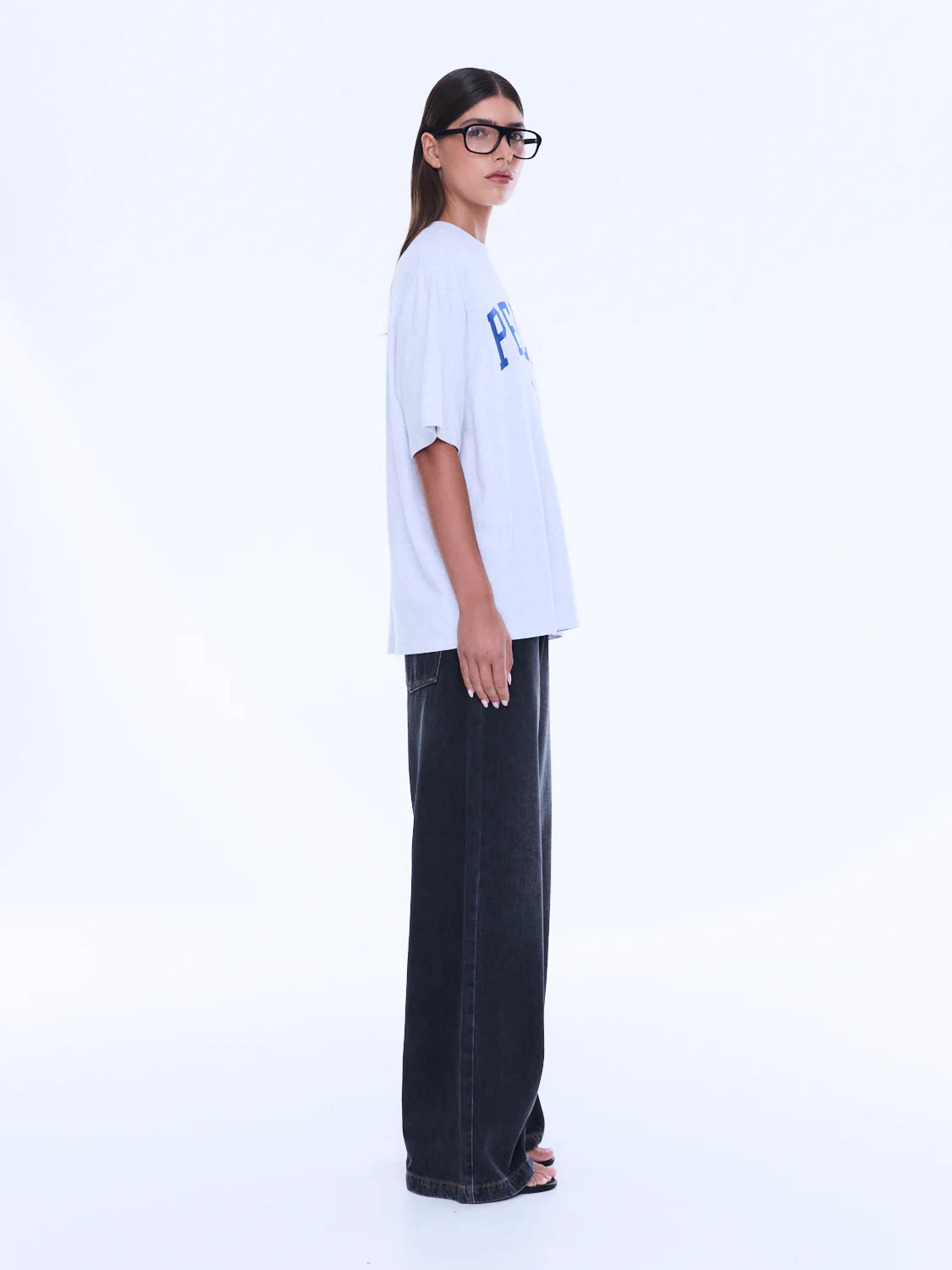 Sophia Relaxed Tee - Ena Pelly 
Graphic Attitude. Relaxed Fit. 
The Sophia Relaxed Tee is cut in mid-weight cotton jersey with a relaxed silhouette and classic crew neckline for everyday ease. Finished with an in-house waterbased graphic print, the white marle base and pop colour detailing bring a fresh, playful edge to this easy wardrobe staple.

Relaxed fit tee
Mid weight cotton jersey
Crew neck
Short sleeve
Graphic designed exclusively in house
Model is 176cm and wears size 8
