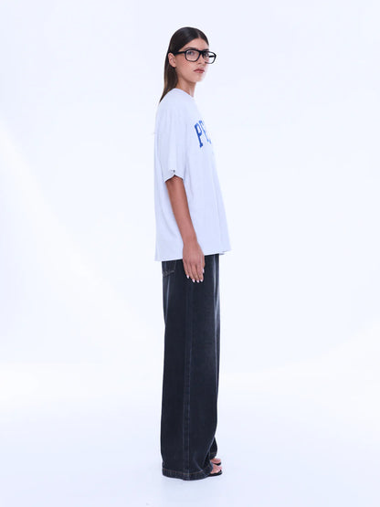 Sophia Relaxed Tee - Ena Pelly 
Graphic Attitude. Relaxed Fit. 
The Sophia Relaxed Tee is cut in mid-weight cotton jersey with a relaxed silhouette and classic crew neckline for everyday ease. Finished with an in-house waterbased graphic print, the white marle base and pop colour detailing bring a fresh, playful edge to this easy wardrobe staple.

Relaxed fit tee
Mid weight cotton jersey
Crew neck
Short sleeve
Graphic designed exclusively in house
Model is 176cm and wears size 8
