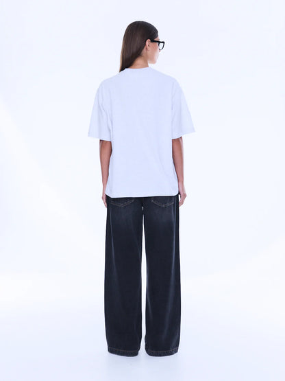 Sophia Relaxed Tee - Ena Pelly 
Graphic Attitude. Relaxed Fit. 
The Sophia Relaxed Tee is cut in mid-weight cotton jersey with a relaxed silhouette and classic crew neckline for everyday ease. Finished with an in-house waterbased graphic print, the white marle base and pop colour detailing bring a fresh, playful edge to this easy wardrobe staple.

Relaxed fit tee
Mid weight cotton jersey
Crew neck
Short sleeve
Graphic designed exclusively in house
Model is 176cm and wears size 8
