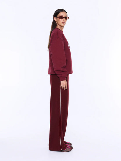 Soft Texture. Confident Mood.
The Mila Oversized Sweater is made from cotton and polyester brushed fleece with an oversized silhouette and dropped shoulders for relaxed everyday comfort. Finished with an exclusive Ena Pelly script graphic in vintage white boucle and contrast black embroidery, delivering elevated texture and bold brand appeal.
Oversized fit sweater
Brushed fleece
Drop shoulder
Rib cuff and neckline
Crew neckline
Exclusively designed in house print
Model is 173cm and wears size 8