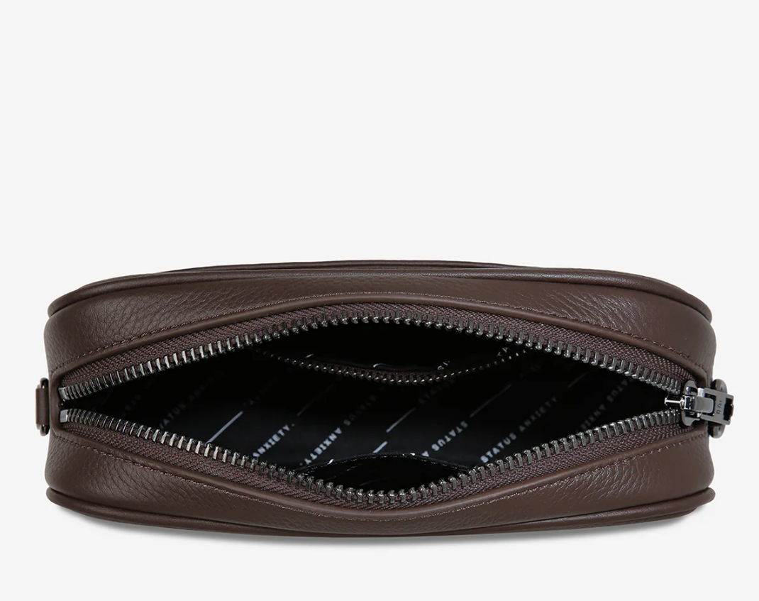 Plunder Bag With Dual Straps - Cocoa - Status Anxiety 

Our best selling bag of all time now comes with two different straps for twice the versatility. Clip on the leather strap for dressier occasions, or the webbed strap for a more casual vibe. It's a no brainer.

Soft shrunken pebble leather
Comes with Leather Strap Thin & Web Strap Medium
Back slider pocket
Internal zipper pocket, and open pouch pockets
Zipper close
Custom Status Anxiety lining
Comes in a Status Anxiety branded drawstring bag