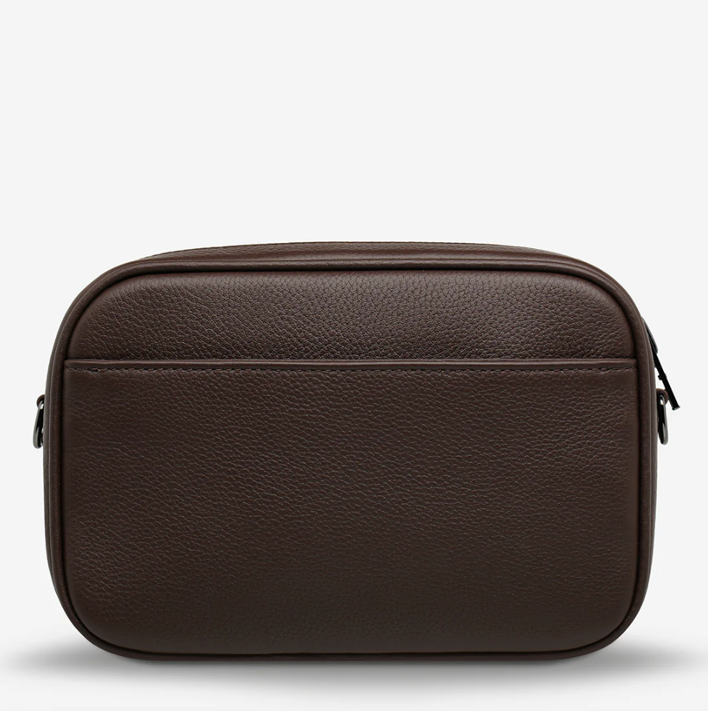 Plunder Bag With Dual Straps - Cocoa - Status Anxiety 

Our best selling bag of all time now comes with two different straps for twice the versatility. Clip on the leather strap for dressier occasions, or the webbed strap for a more casual vibe. It's a no brainer.

Soft shrunken pebble leather
Comes with Leather Strap Thin & Web Strap Medium
Back slider pocket
Internal zipper pocket, and open pouch pockets
Zipper close
Custom Status Anxiety lining
Comes in a Status Anxiety branded drawstring bag