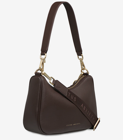 Look Both Ways Bag - Cocoa & Brushed Gold - Status Anxiety 

The 'Look Both Ways' bag will keep people guessing with her dual personality straps. Use the shorter shoulder strap for a dressier on-the-go look or go the longer web strap option to give off a more casual 'I don't have plans today' vibe.

Soft shrunken pebble leather
Brushed gold hardware
Internal zipper pocket, and card slots
Dual straps (short leather strap & thin webbed strap)
Custom Status Anxiety lining