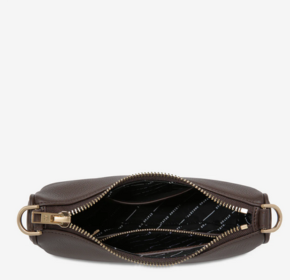 Look Both Ways Bag - Cocoa & Brushed Gold - Status Anxiety 

The 'Look Both Ways' bag will keep people guessing with her dual personality straps. Use the shorter shoulder strap for a dressier on-the-go look or go the longer web strap option to give off a more casual 'I don't have plans today' vibe.

Soft shrunken pebble leather
Brushed gold hardware
Internal zipper pocket, and card slots
Dual straps (short leather strap & thin webbed strap)
Custom Status Anxiety lining