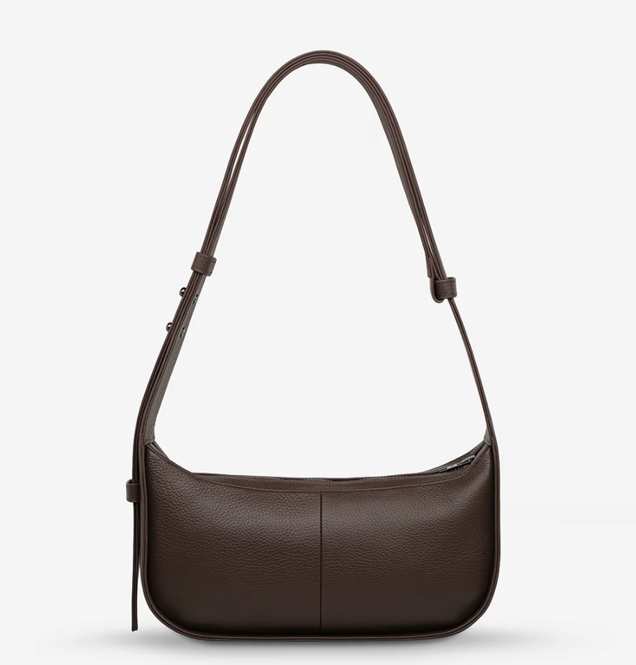 Haven Bag - Cocoa - Status Anxiety 

Versatile, elevated, and effortless. Wear 'Haven' over the shoulder or crossbody with her adjustable strap – whatever the day calls for.

Soft shrunken pebble leather
Internal zipper pocket, and two open pouch pockets
Zipper close
Custom Status Anxiety lining
Comes in a Status Anxiety branded drawstring bag
