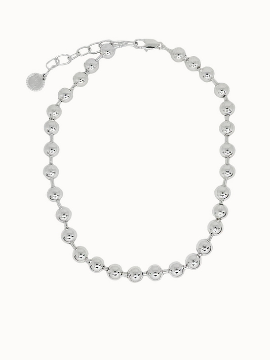 Sophie Necklace Silver - Mountain & Moon 

Description

Sophie is your foundation piece. A polished silver ball chain that sits close to the collarbone - simple in form, considered in wear, and the kind of necklace that makes everything else work better.

A core piece from the Odyssey collection - built for the woman who layers with purpose.

Micron 18K gold & sterling silver plating 
to premium jewellery standards