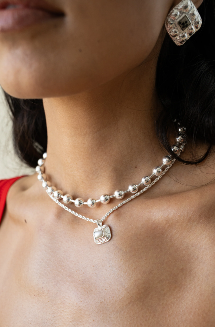 Sophie Necklace Silver - Mountain & Moon 

Description

Sophie is your foundation piece. A polished silver ball chain that sits close to the collarbone - simple in form, considered in wear, and the kind of necklace that makes everything else work better.

A core piece from the Odyssey collection - built for the woman who layers with purpose.

Micron 18K gold & sterling silver plating 
to premium jewellery standards