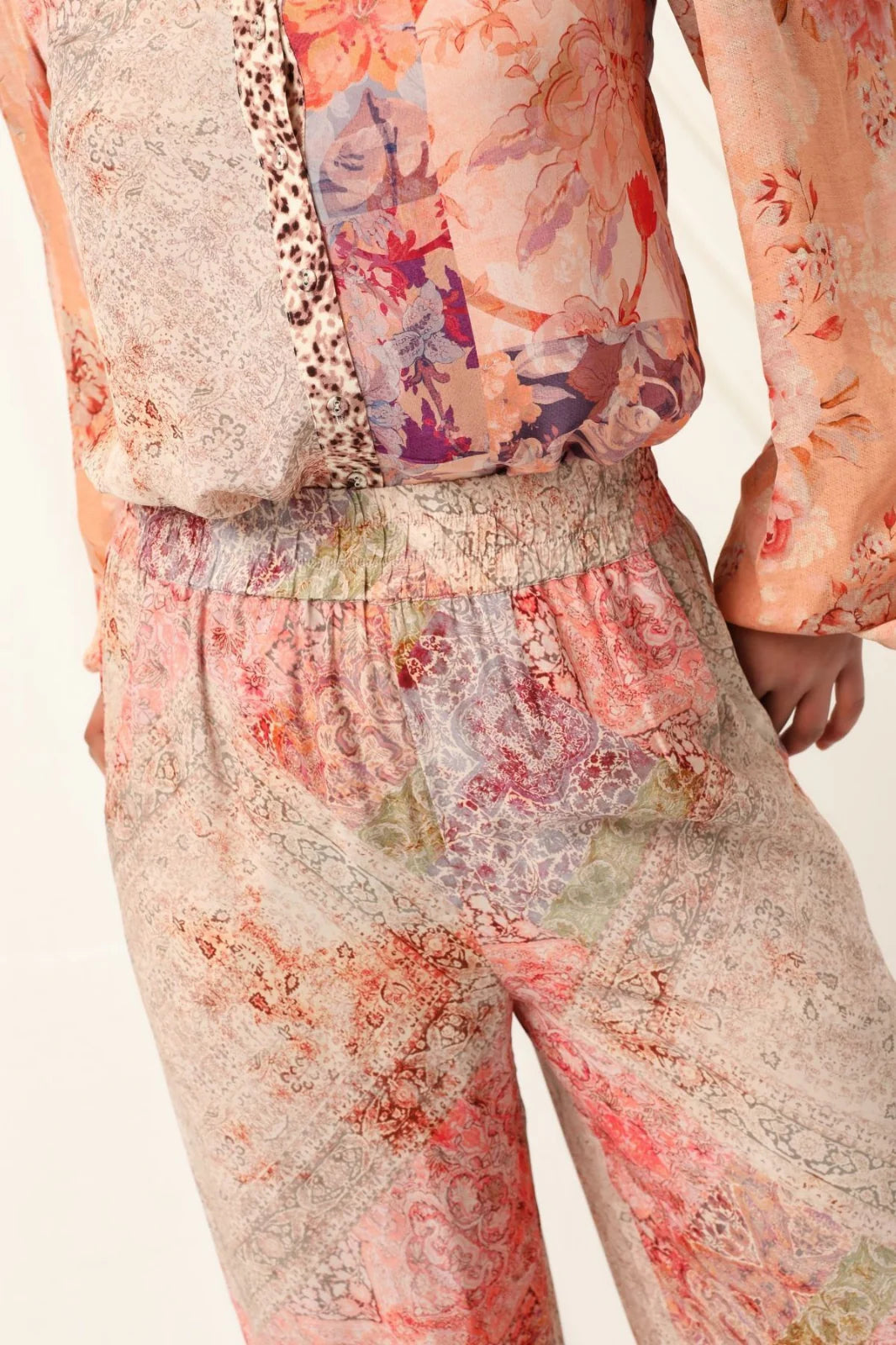the kachel selena pant in pink is a stylish wide-leg pant in a viscose fabric in a beaituful patchwork print in warm feminine tones
