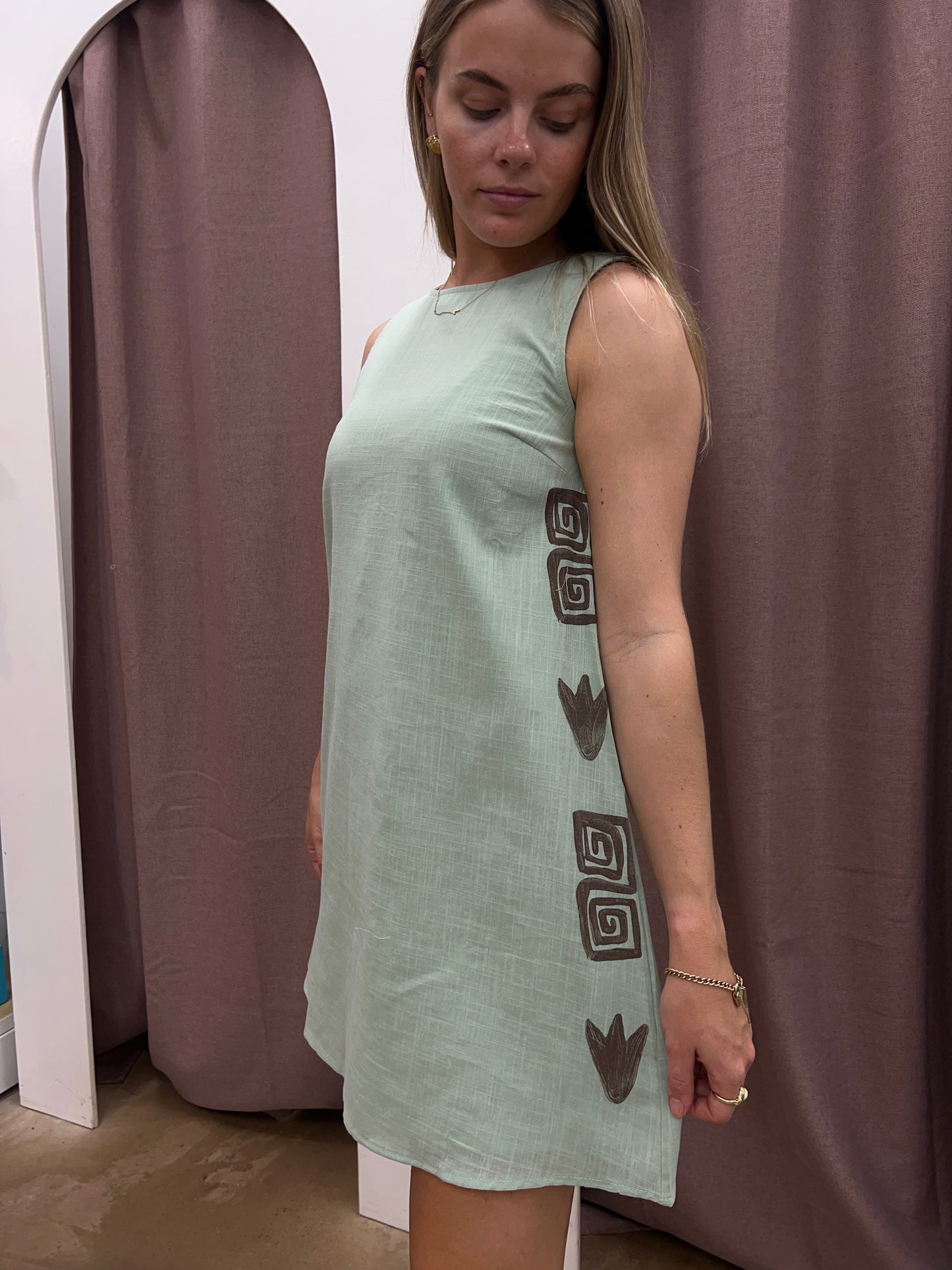 Your new “throw it on and instantly look cool” dress has entered the chat.

Meet the By Frankie Mini Swing Dress, an easy, feel-good staple that blends playful comfort with modern street-style energy. Designed with a relaxed swing silhouette, it drapes effortlessly over the body, giving you that carefree, floaty movement that makes every step feel a little more fun.