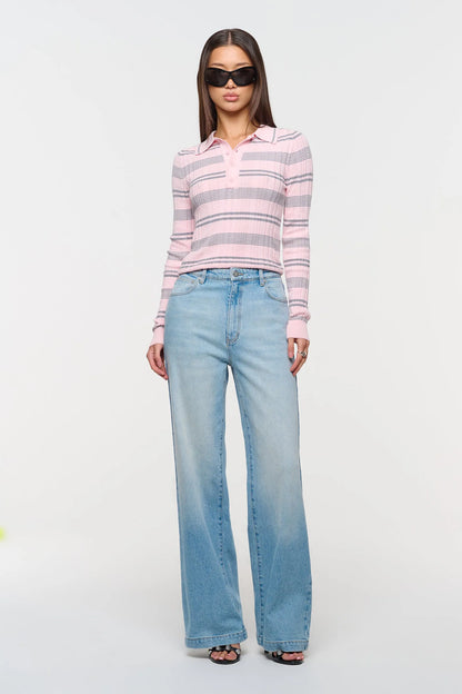 The A94 by A Brand is designed with a high-rise waist that sits comfortably on your true waist and a wide leg from hip to hem, these relaxed jeans are ready to make a statement
Fitting snug around your butt and thighs for a super-flattering silhouette, with a leg that widens down to the ankles, they add shape without digging in
A subtle cinch detail at the back waist adds shape and adjustability, keeping the fit flattering while still relaxed through the leg