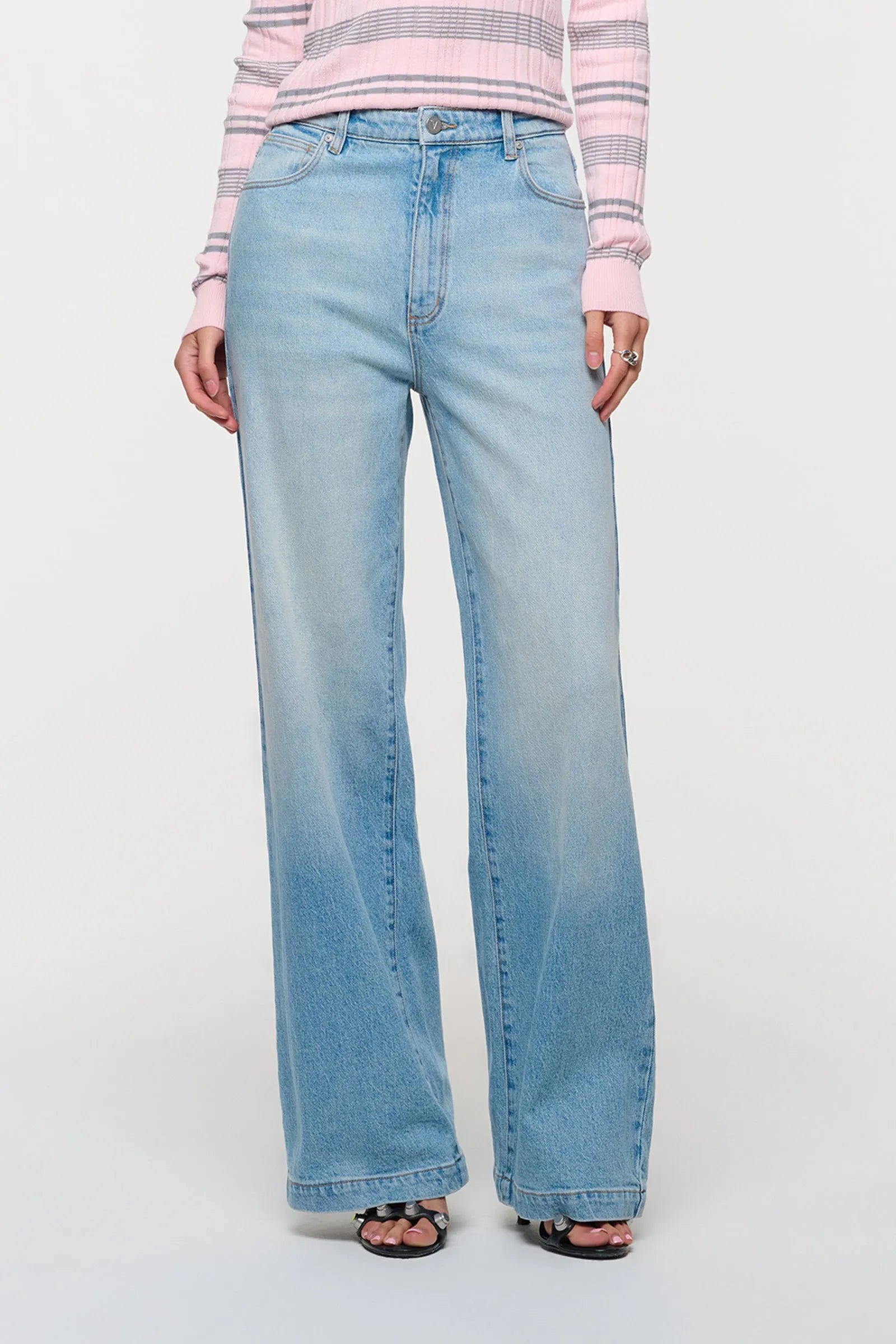 The A94 by A Brand is designed with a high-rise waist that sits comfortably on your true waist and a wide leg from hip to hem, these relaxed jeans are ready to make a statement
Fitting snug around your butt and thighs for a super-flattering silhouette, with a leg that widens down to the ankles, they add shape without digging in
A subtle cinch detail at the back waist adds shape and adjustability, keeping the fit flattering while still relaxed through the leg