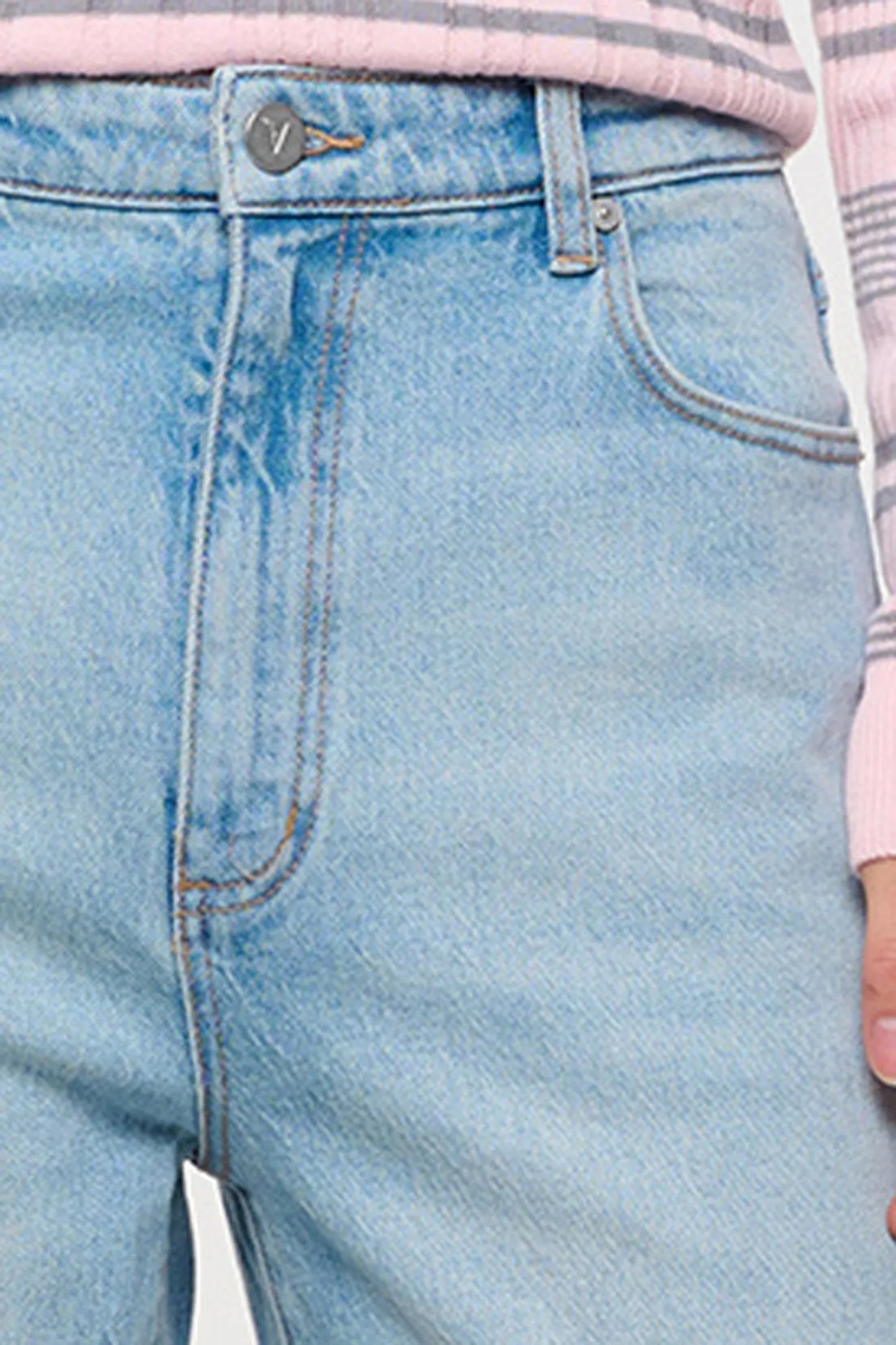 The A94 by A Brand is designed with a high-rise waist that sits comfortably on your true waist and a wide leg from hip to hem, these relaxed jeans are ready to make a statement
Fitting snug around your butt and thighs for a super-flattering silhouette, with a leg that widens down to the ankles, they add shape without digging in
A subtle cinch detail at the back waist adds shape and adjustability, keeping the fit flattering while still relaxed through the leg