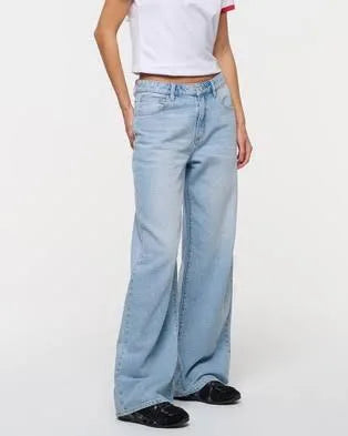 The latest 95 Wide Lily by ABRAND is designed with a mid-rise waist that sits just below your belly button, these jeans are your go-to for baggy style
Made from mid-weight indigo denim, they feature a relaxed fit through the butt, thighs, and legs for comfort, with a wide straight leg that bunches at the ankle for the ultimate Y2K look
Pair these jeans with a baby tee and classic sneakers, or opt for a chunky knit for head-to-toe baggy style