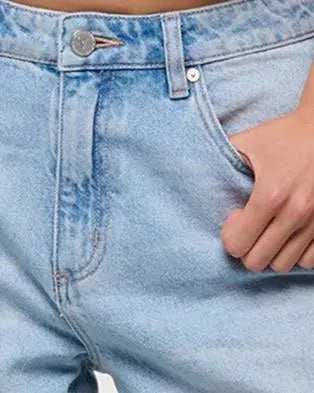 The latest 95 Wide Lily by ABRAND is designed with a mid-rise waist that sits just below your belly button, these jeans are your go-to for baggy style
Made from mid-weight indigo denim, they feature a relaxed fit through the butt, thighs, and legs for comfort, with a wide straight leg that bunches at the ankle for the ultimate Y2K look
Pair these jeans with a baby tee and classic sneakers, or opt for a chunky knit for head-to-toe baggy style