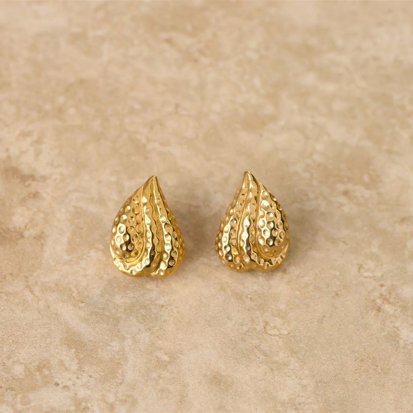 Introducing LUST, our textured tear drop earrings. With their unique design and elegant texture, these earrings are sure to add a touch of luxury and exclusivity to any outfit. 

18Kt Gold Plated Sterling Silver
Crushed Gold Textured Style
Lead,Nickel & Tarnish Free
Hypoallergenic
Measures 2.4cm in length & 2.3cm in width
Weight 19g
