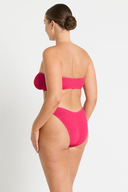 Introducing Sign Brief, our most conservative mid-cut brief that offers full coverage with a classic hipster design. Crafted with a punchy, vivid colour, its second skin fit lets you express your style by wearing it low, mid or high on your hip. Enjoy a classic look with a touch of luxury. Handcrafted in Sydney, Australia.