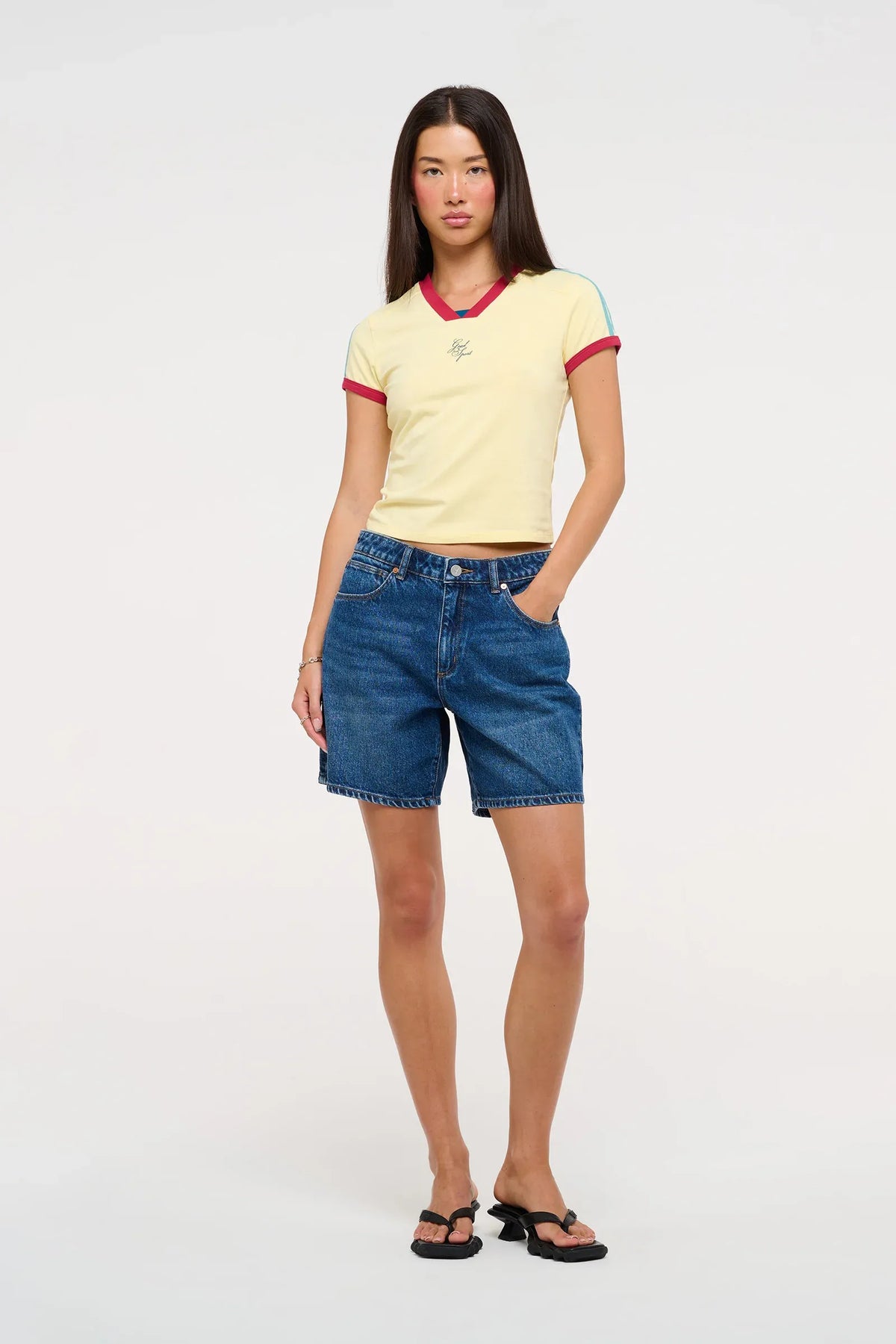 The '95 Relaxed Short by Abrand delivers effortless style with a mid-rise fit and generous 17cm in the leg. A comfortable wide leg opening and classic 5-pocket design provide everyday versatility. Mid-indigo wash with softened whisker details creates that lived-in aesthetic, while bright copper and silver trims and a tan dice patch add character. Crafted from a sustainable 50% Cotton and 50% Recycled Cotton blend, it's comfort and conscience combined.