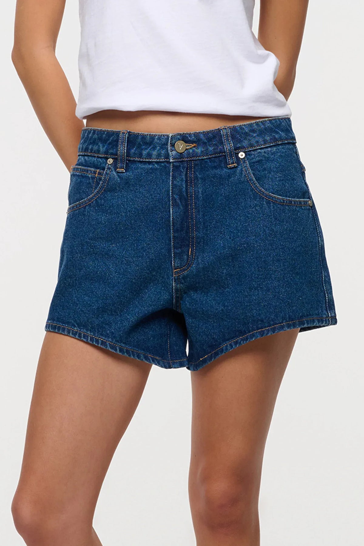 Features our mid-length '95 Malibu silhouette for a classic retro profile
Designed to sit at a flattering mid rise waist with a relaxed top block through the hip and seat
Cut to a comfortable longer short length that finishes at a clean, structured neatened hem
Finished with classic five-pocket styling, contrast tobacco thread, and a signature black leather patch