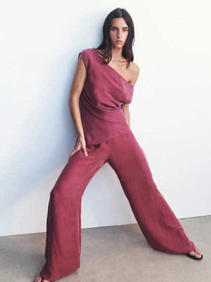 Tailored ease meets everyday elegance.

The Aeris Pant by Ownley is a mid to high-rise style crafted from soft cupro fabric, designed to drape effortlessly over the body. It features a wide-leg silhouette for a relaxed yet elevated look, complemented by a gently elasticated waistband for added comfort. A discreet side-seam invisible zipper keeps the finish clean and streamlined. Pair it with the Iris Halter for a refined matching set.