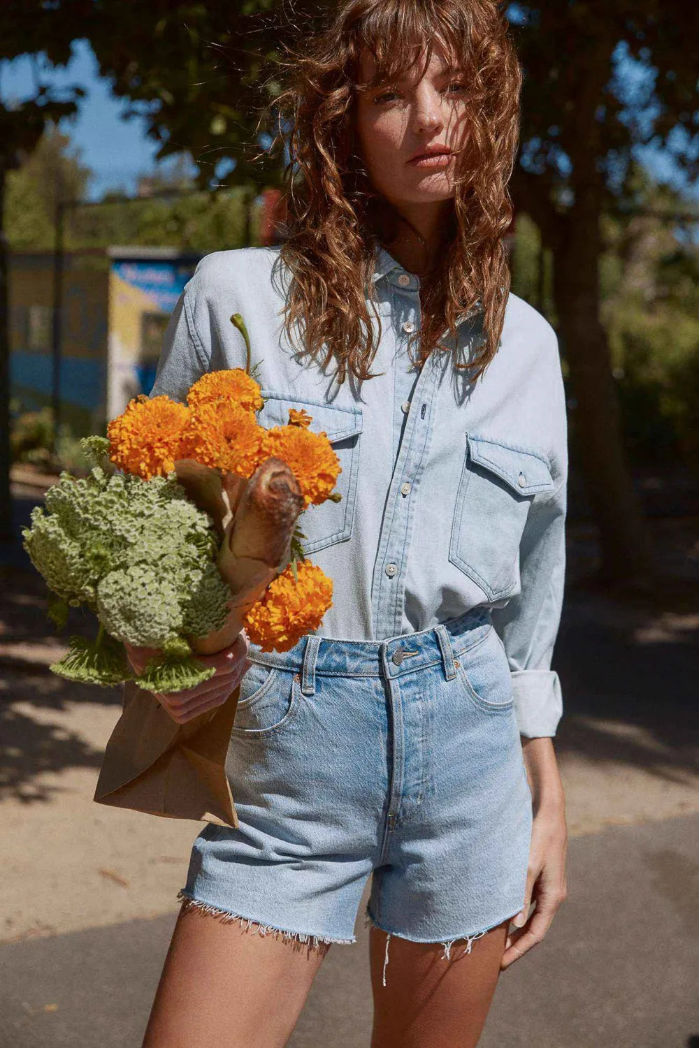 The denim short that looks like you’ve owned it forever, in the best way.

Meet the Rolla’s Original Short – Sunshine Blue, your go-to high-rise staple for that effortless, vintage-inspired summer vibe. Slim through the seat with a modest length, these shorts are designed to flatter while still keeping things easy and wearable. Prefer a more relaxed feel? Just size up for that laid-back, off-duty fit.