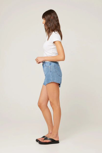 The denim short that keeps things effortlessly cool, every single time.

Meet the Rolla’s Mirage Short – Jenna, your easy, throw-on-and-go staple for laid-back days that still look put together. With a high rise and relaxed fit through the leg, these shorts strike that perfect balance between structured and effortless. The modest length adds comfort and coverage, making them an everyday favourite you won’t overthink.