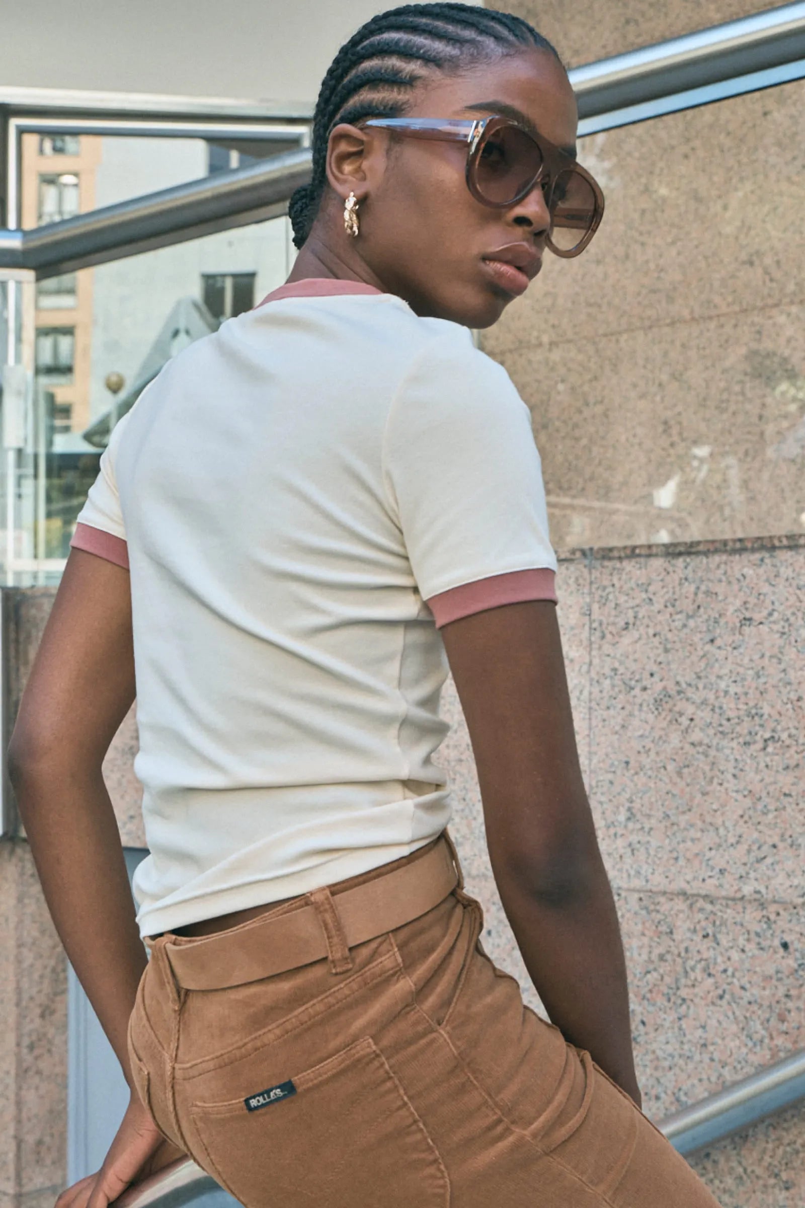 Based on our best selling Classic Tee, our Classic Ringer Tee is a slim crew neck t-shirt with contrast bind around the neck and cuffs