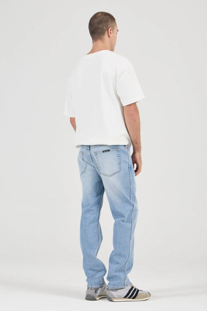 Rancho is a regular-fit straight leg, relaxed through the waist, seat, and thigh, with a clean, classic line from knee to ankle.