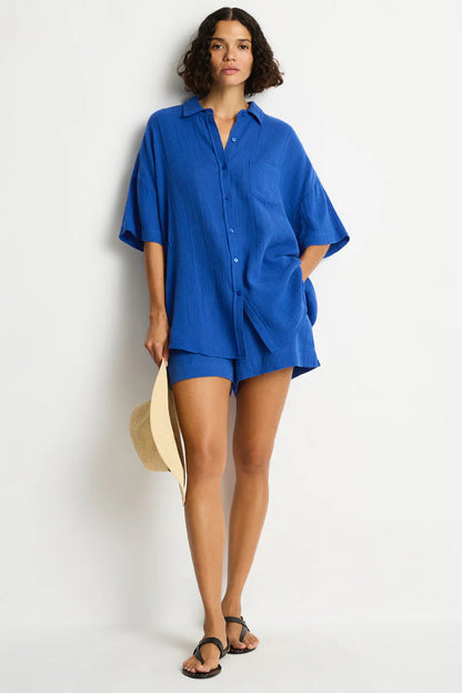 Your go-to for beachside cool.

Meet the Sea Level Sunset Aloha Shirt in Amalfi Blue, your ultimate wear-anywhere piece for effortless style from sand to sunset. Perfect layered over your favourite swim or styled solo for polished resort chic, this shirt brings comfort, versatility, and breezy sophistication to every look.