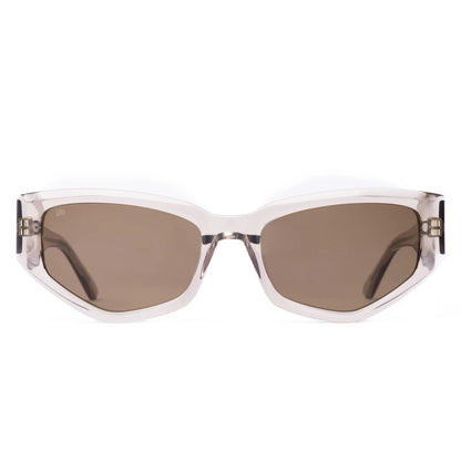 Unleash your inner gem with the Diamond frame! Geometric angles along the base create a stunning diamond-like effect, while beveled edges add an elevated touch. Embrace edgy sophistication with a twist of geometric flair.

Diamond’s medium to large style fit captures the essence of bold elegance enhancing oval, square, and heart-shaped faces.
