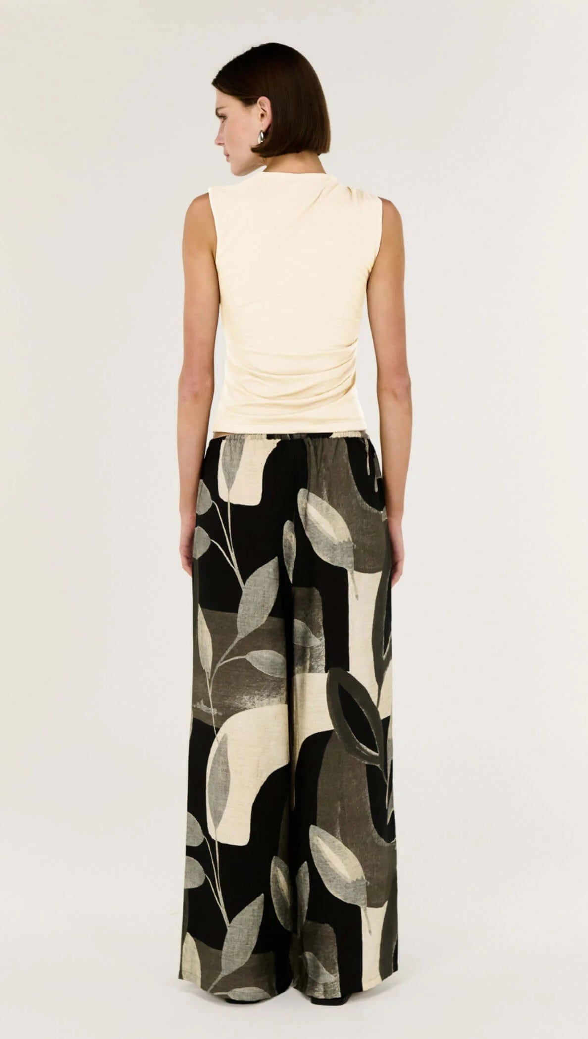 Sleek, Subtle, Statement-Making.

The Blair Cream Ruched Slinky Tank from Staple The Label is your go-to for effortless everyday polish with a modern twist. Crafted from soft stretch jersey, this sleeveless tank skims the body with a fitted silhouette, while subtle ruching adds texture and movement. The standout metal hardware at the shoulder gives it a chic, sculptural edge that elevates any outfit.