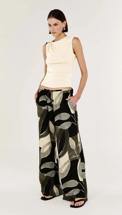 Sleek, Subtle, Statement-Making.

The Blair Cream Ruched Slinky Tank from Staple The Label is your go-to for effortless everyday polish with a modern twist. Crafted from soft stretch jersey, this sleeveless tank skims the body with a fitted silhouette, while subtle ruching adds texture and movement. The standout metal hardware at the shoulder gives it a chic, sculptural edge that elevates any outfit.
