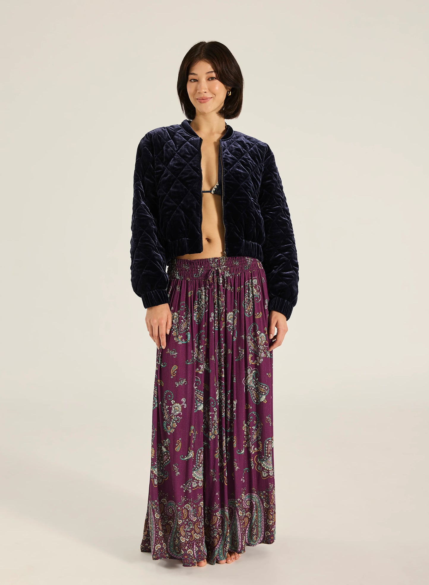 Paraiso Malina Maxi Skirt - Wine
Tigerlily

Step into effortless elegance with the Malina Maxi Skirt. Crafted from a luxe viscose fabrication with subtle gold lurex stripe detailing, it features a comfortable shirred waistband and a self-tie finished with gold bead accents. A timeless addition to your wardrobe, this piece makes a refined yet striking impression.