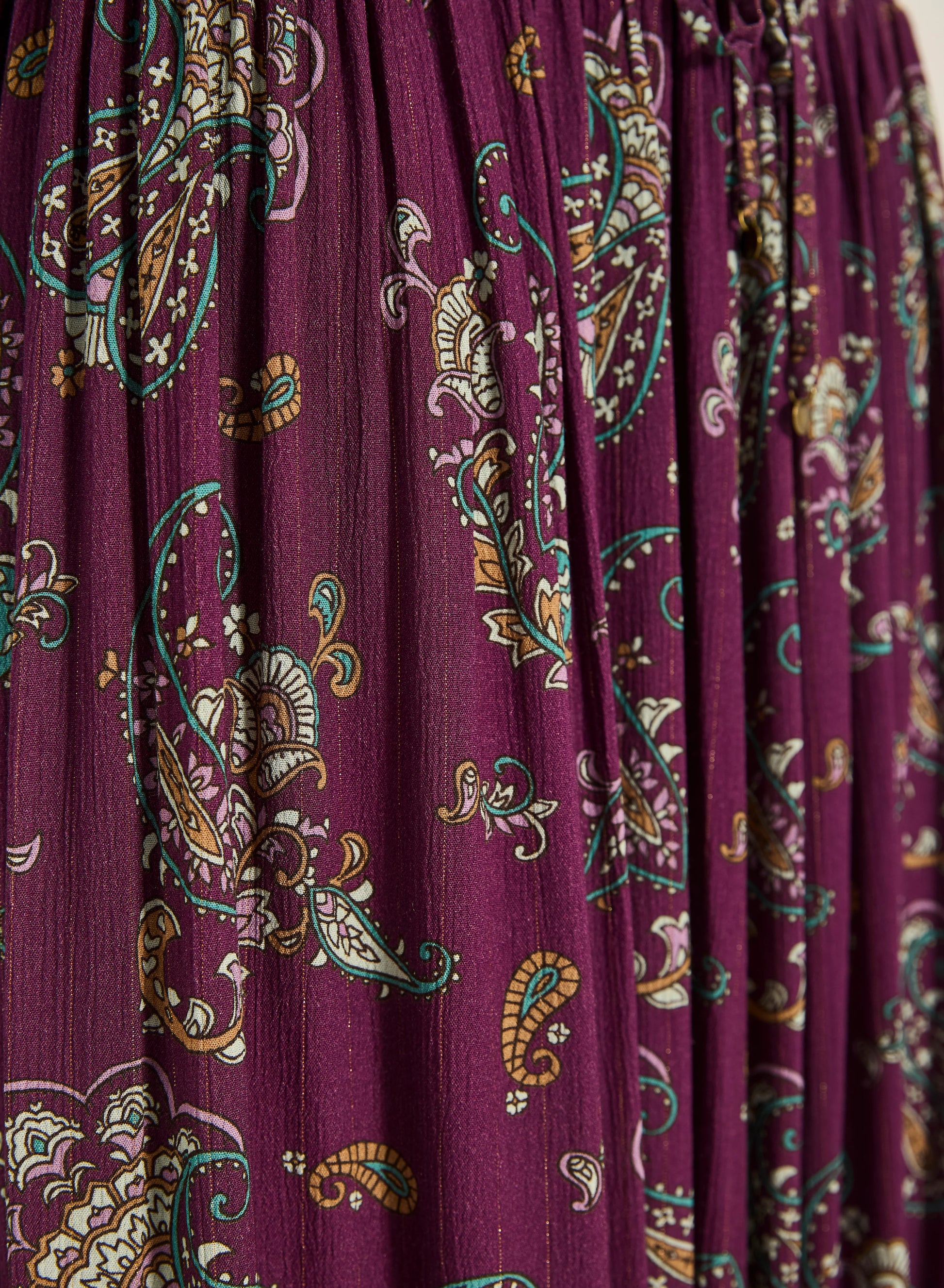 Paraiso Malina Maxi Skirt - Wine
Tigerlily

Step into effortless elegance with the Malina Maxi Skirt. Crafted from a luxe viscose fabrication with subtle gold lurex stripe detailing, it features a comfortable shirred waistband and a self-tie finished with gold bead accents. A timeless addition to your wardrobe, this piece makes a refined yet striking impression.