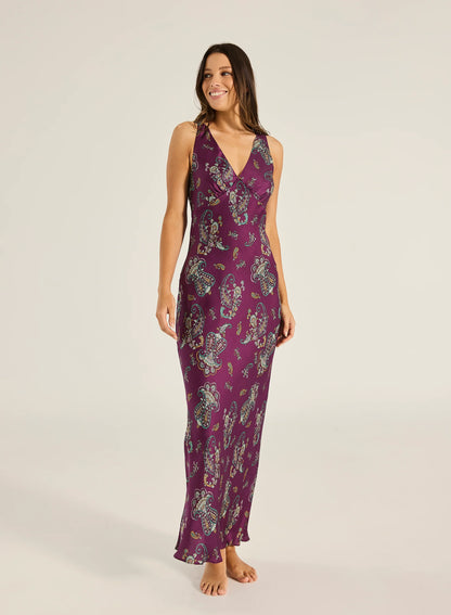 Paraiso Magnolia Maxi Slip Dress - Wine
Tigerlily

The Magnolia Maxi Slip Dress is an elegant, bias-cut silhouette designed to drape beautifully over the body. Crafted from luxe sateen, it features a low scoop back for a touch of allure while maintaining effortless comfort. Falling to a maxi length, this piece is perfect for evening occasions, exuding understated sophistication..