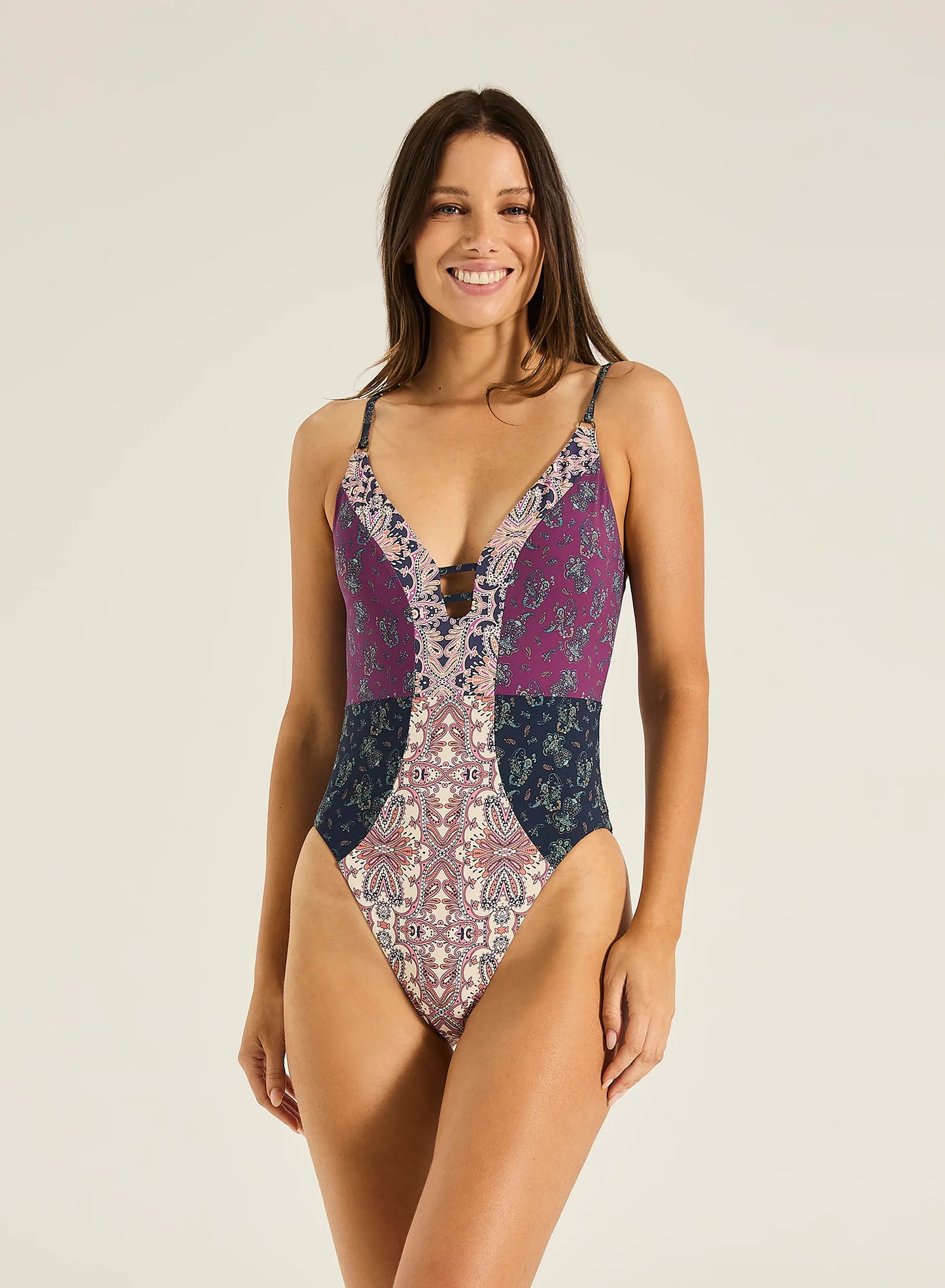 Paraiso Veronia One Piece - Paisley Patch
Tigerlily

The Veronia one piece has a plunge v neckline, designed to flatter and elongate the silhouette. Featuring an underbust seam for gentle support, adjustable straps and a back tie with brushed metal charms for the perfect fit.