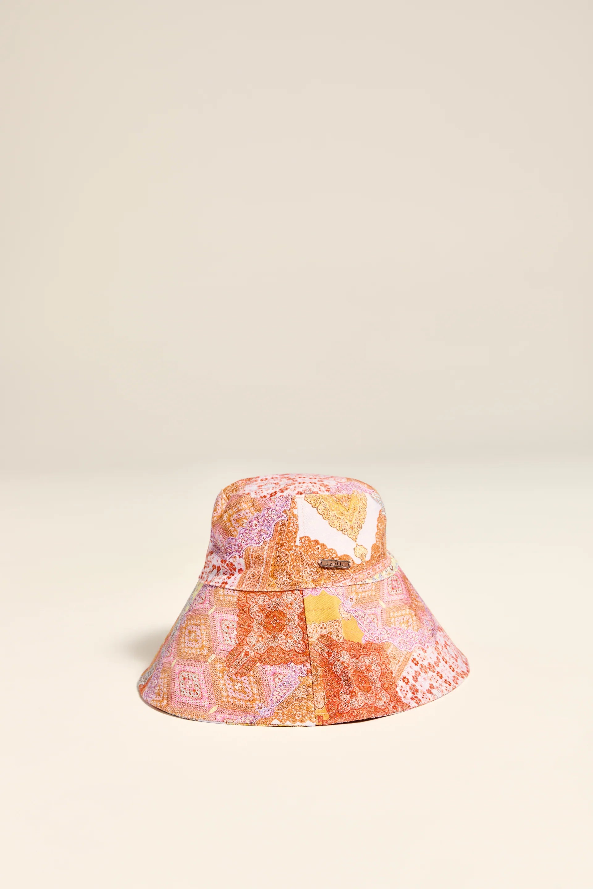Tiger Lily - Signature Tigerlily Patchwork Print

Wide Brim
56cm
TigerlilyMetal Plaque
Cotton Canvas