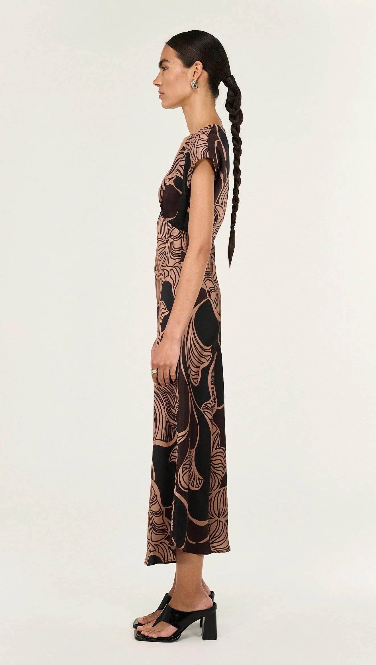 The Abstract Leaf Print Bias Cut Midi Dress is designed to bring effortless elegance to occasion dressing. Cut on the bias, this style drapes beautifully over the body, creating a flattering, fluid silhouette. 