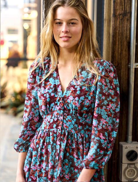 Effortlessly feminine and timeless, the Violette Midi Dress is designed for comfort, elegance, and everyday wear. Featuring a soft, flowy silhouette with a flattering gathered waistline, this dress moves beautifully with you. The deep V neckline and gentle pleating create a touch of sophistication, while the three-quarter sleeves make it a versatile piece for any season.