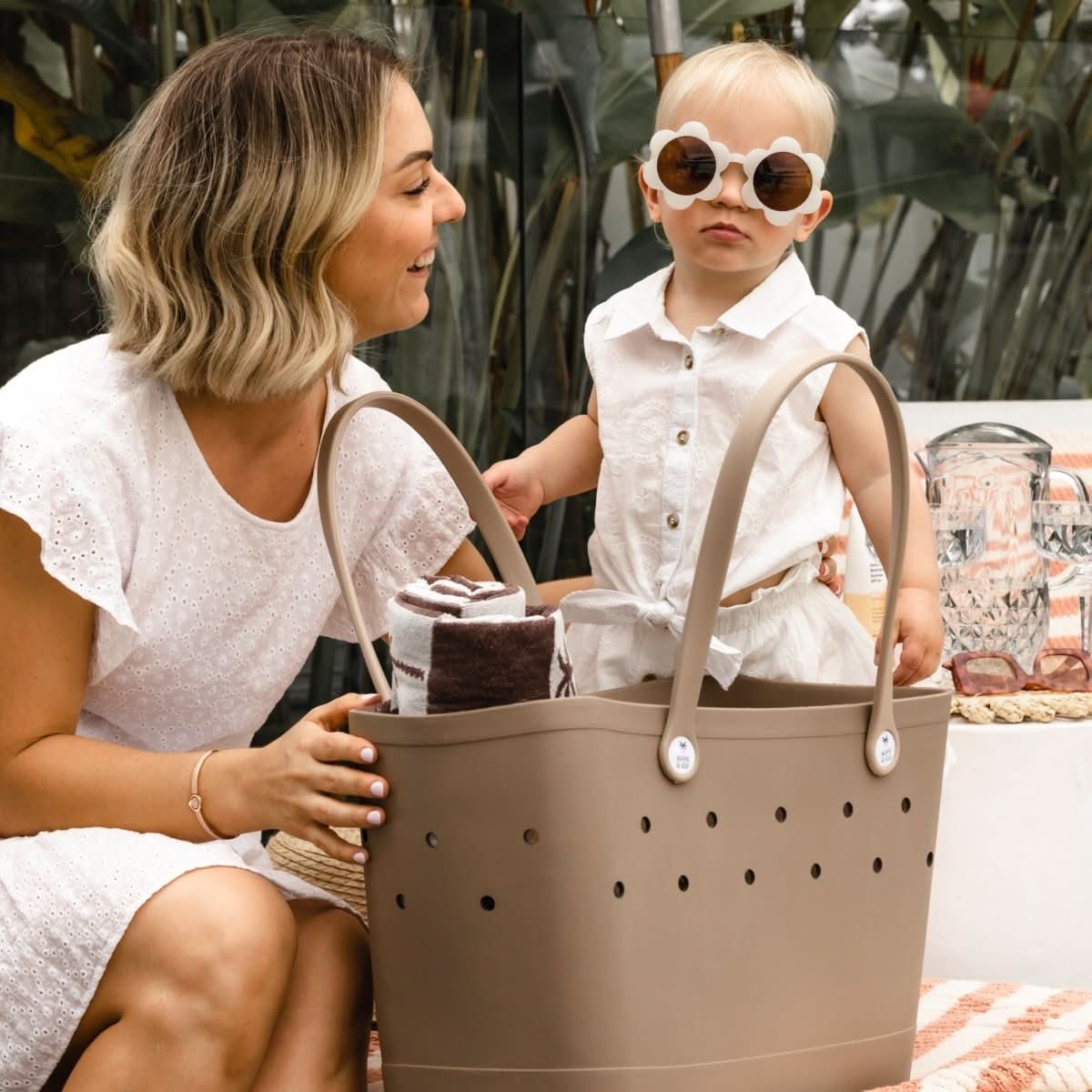 Just Right for the Everyday - Holds your laptop, lunch, drink bottle and book, the perfect on-the-go size.
