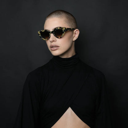 With a timeless and chic look, the Bones is a mid-size sunglasses frame with clean lines and a bevelled brow that is available in an array of colours. Featuring branded metal temple caps and OBE fixed hinges for a premium, high-quality finish.