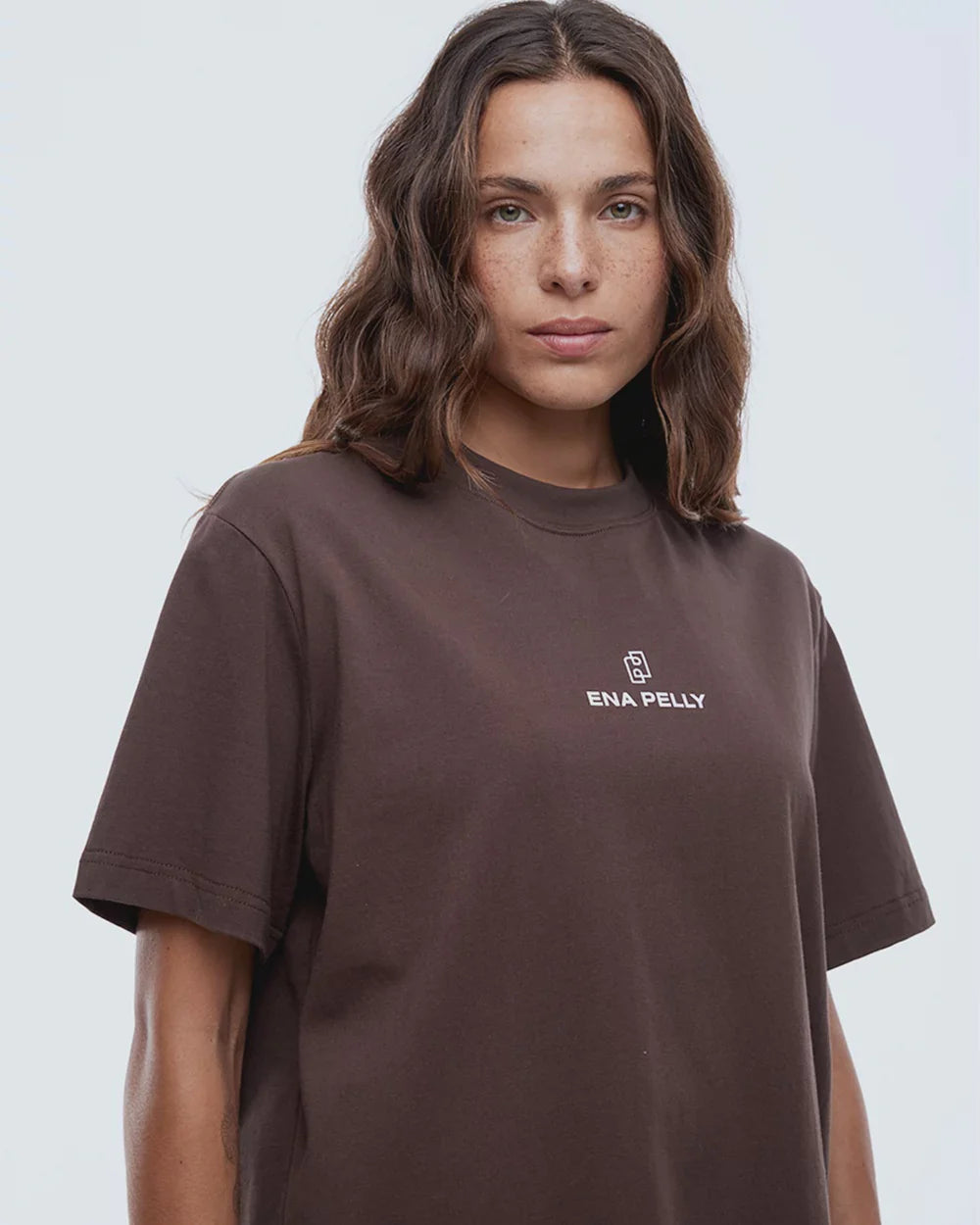 Your everyday tee, but elevated.

Meet the Lexi Logo Tee from ENA PELLY, the tee that makes casual look effortlessly cool. Soft, breathable, and just the right amount of relaxed, it’s a wardrobe staple that takes your everyday outfits up a notch without even trying.