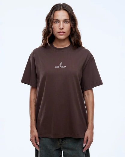 Your everyday tee, but elevated.

Meet the Lexi Logo Tee from ENA PELLY, the tee that makes casual look effortlessly cool. Soft, breathable, and just the right amount of relaxed, it’s a wardrobe staple that takes your everyday outfits up a notch without even trying.