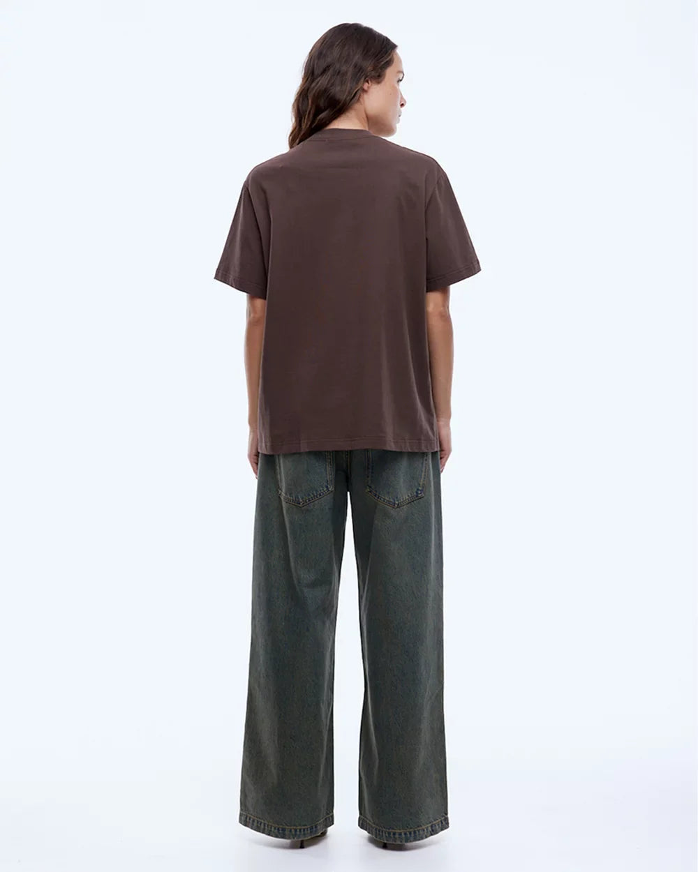 Your everyday tee, but elevated.

Meet the Lexi Logo Tee from ENA PELLY, the tee that makes casual look effortlessly cool. Soft, breathable, and just the right amount of relaxed, it’s a wardrobe staple that takes your everyday outfits up a notch without even trying.