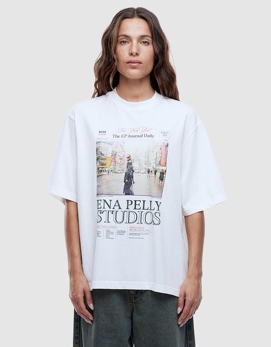 Effortless street style, every day.

The Ena Pelly EP Journal Tee is your new go-to for laid-back, understated cool. Made from soft cotton jersey in vintage white with a lived-in wash, this boxy tee combines comfort with street-ready vibes, making it a wardrobe essential for effortless outfits.