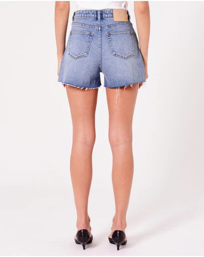 Your new summer go-to just walked in and did the most, effortlessly.

Meet the Neuw Ryder Short in Scandal Light Vintage Indigo, a modern denim staple made for laid-back days, golden-hour plans, and everything in between. With its easy vintage wash and flattering fit, this is the kind of piece you’ll keep reaching for without even thinking about it.