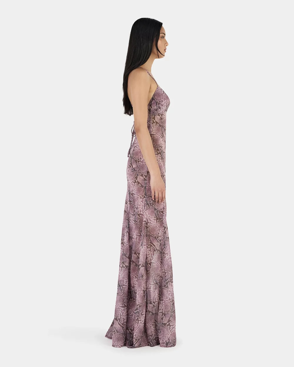 Ownley offers purposeful pieces for an effortless approach to your everyday wardrobe. Delivering options for womenswear in a variety of minimalist pastel hues, floral prints, polkadots and trendy gingham.