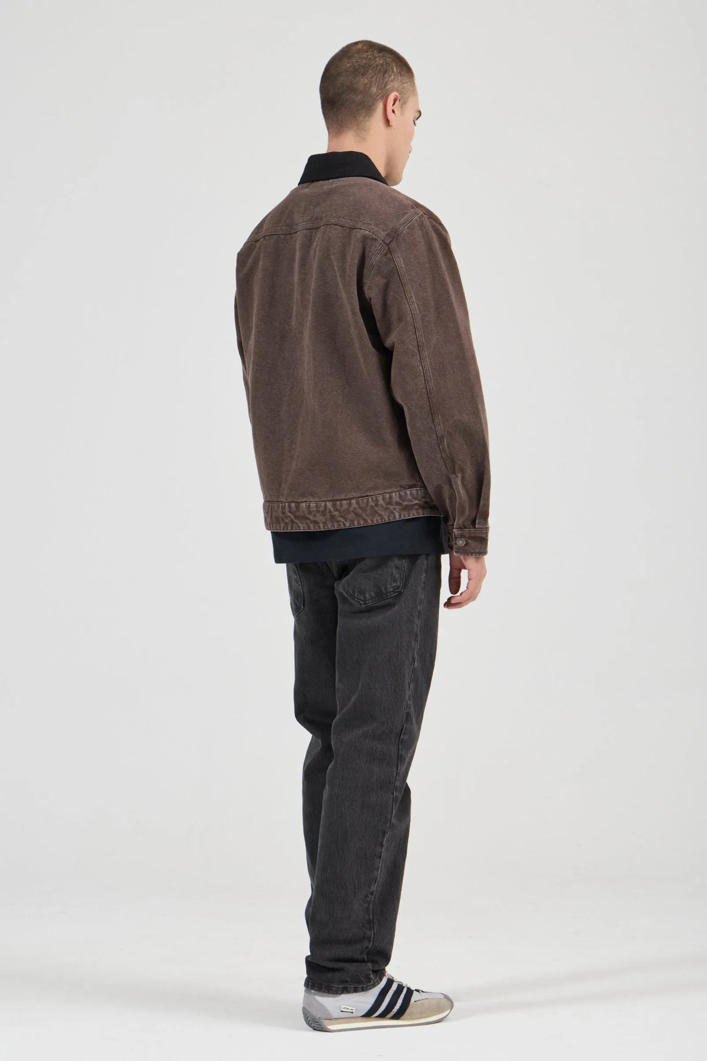 Our best-selling Miner Jacket returns in a rugged, vintage-inspired silhouette
Crafted from premium heavyweight nailhead canvas for lasting durability
Specially dyed and washed to achieve the perfect lived-in, authentic workwear look
Features a contrast corduroy collar and a functional zip-up chest pocket
Finished with a heritage-inspired Rolla's logo patch and zip-front
Designed with a relaxed fit that makes it the ultimate heavy-duty layering piece
Made with 100% Cotton