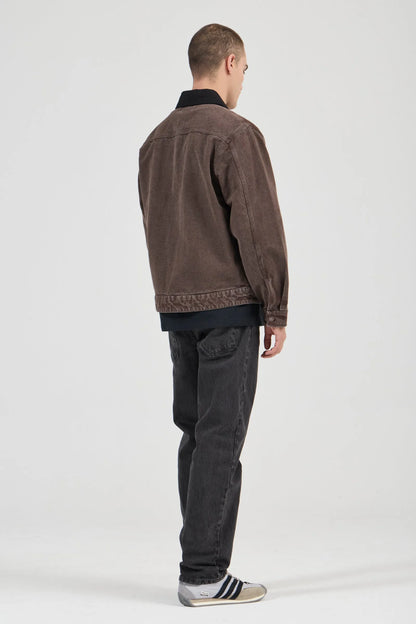 Our best-selling Miner Jacket returns in a rugged, vintage-inspired silhouette
Crafted from premium heavyweight nailhead canvas for lasting durability
Specially dyed and washed to achieve the perfect lived-in, authentic workwear look
Features a contrast corduroy collar and a functional zip-up chest pocket
Finished with a heritage-inspired Rolla's logo patch and zip-front
Designed with a relaxed fit that makes it the ultimate heavy-duty layering piece
Made with 100% Cotton
