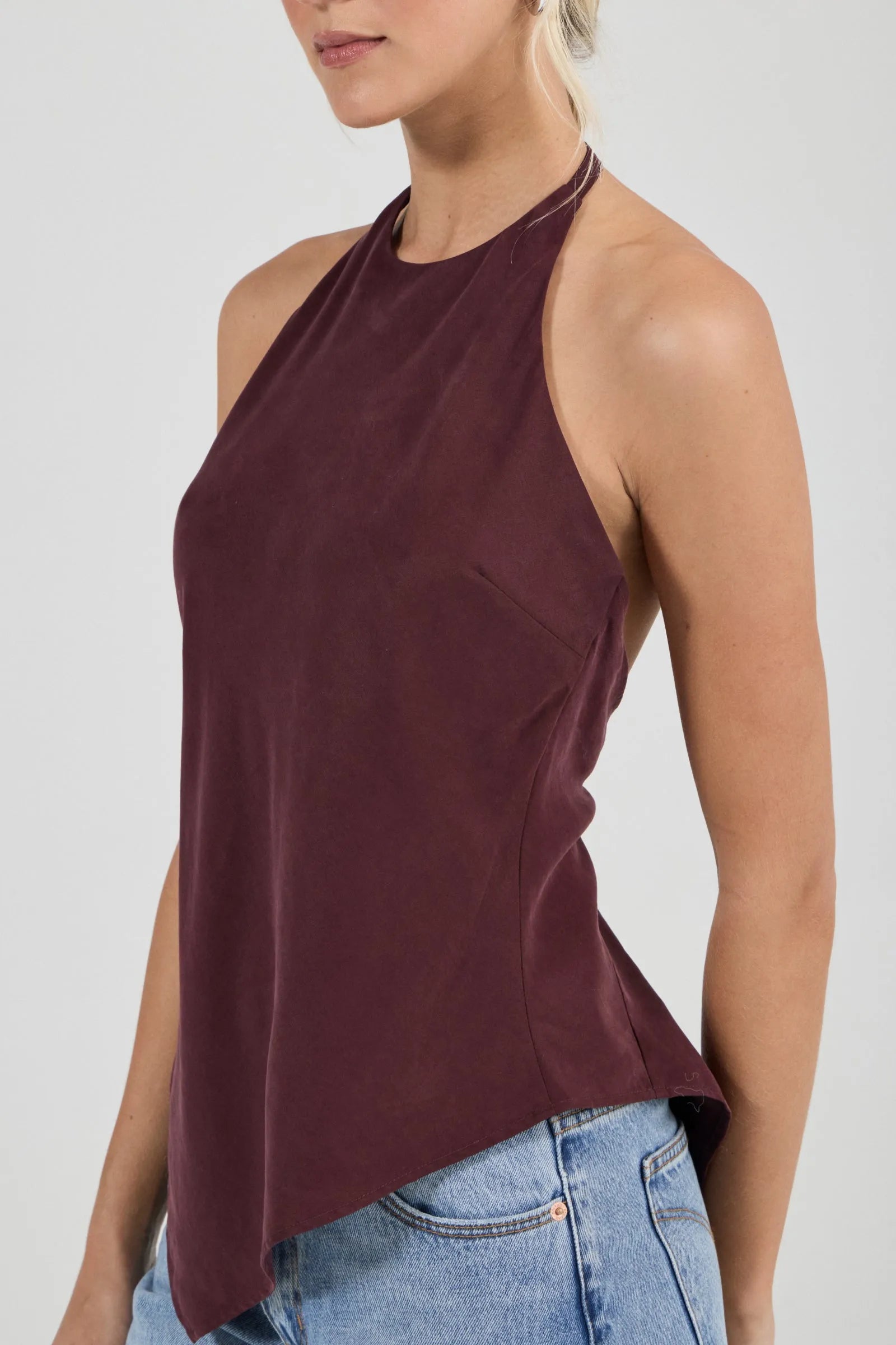 Sleek halter top crafted with a flattering bias cut to skim the body
Features a high neckline and a striking asymmetrical hem
Modern design inspired by 90s minimalism
Designed for effortless, elevated styling
Perfect for pairing with vintage-inspired denim for a night out
Made with 100% Acetate